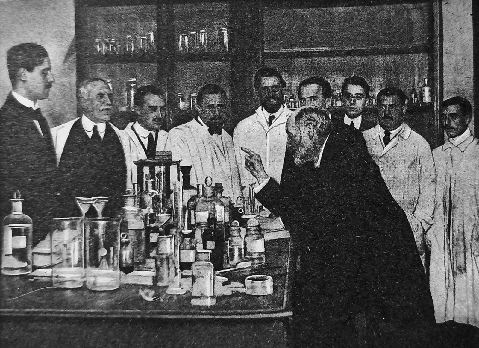 Santiago Ramón y Cajal montrant une préparation à ses élèves dans son laboratoire